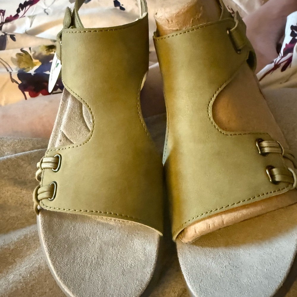 NEW JAMBU Olive Green Women's Sandals